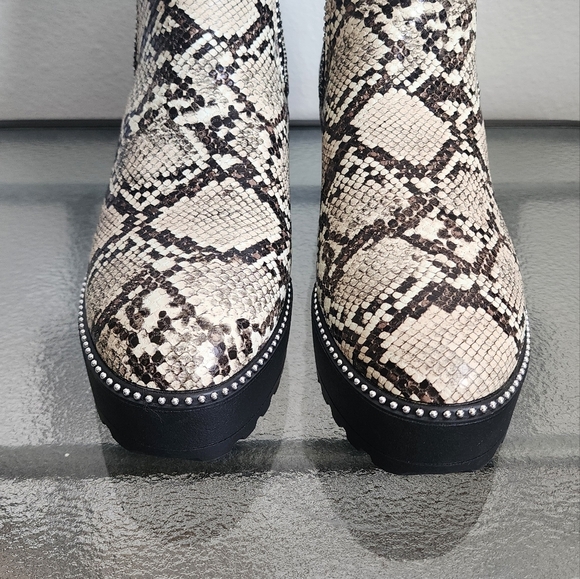 Tinstree Chelsea Women's Ankle Boots Snakeskin Print Combat Chunky Heel Sz 9.5 - Picture 3 of 14